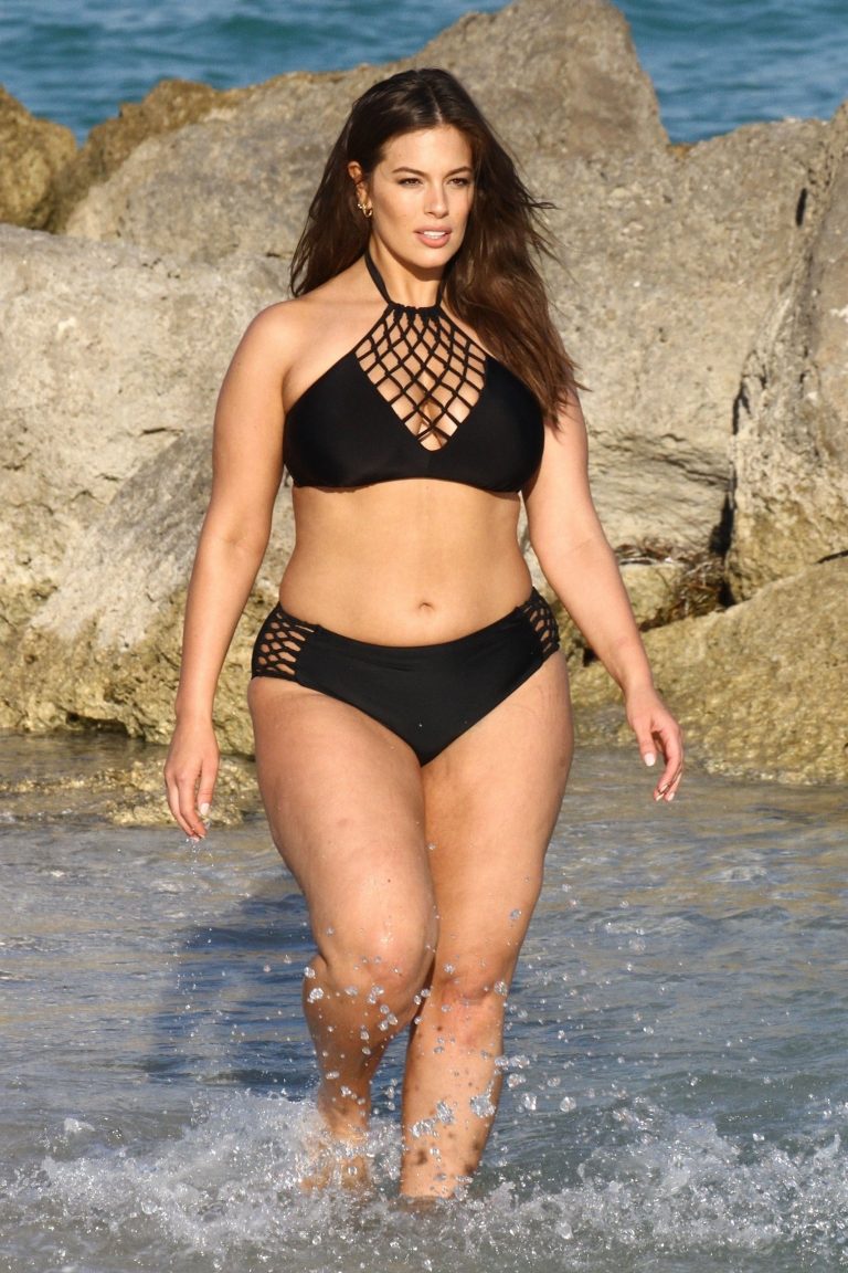 Brave And Stunning Model Ashley Graham Showing Her Rolls And Curves