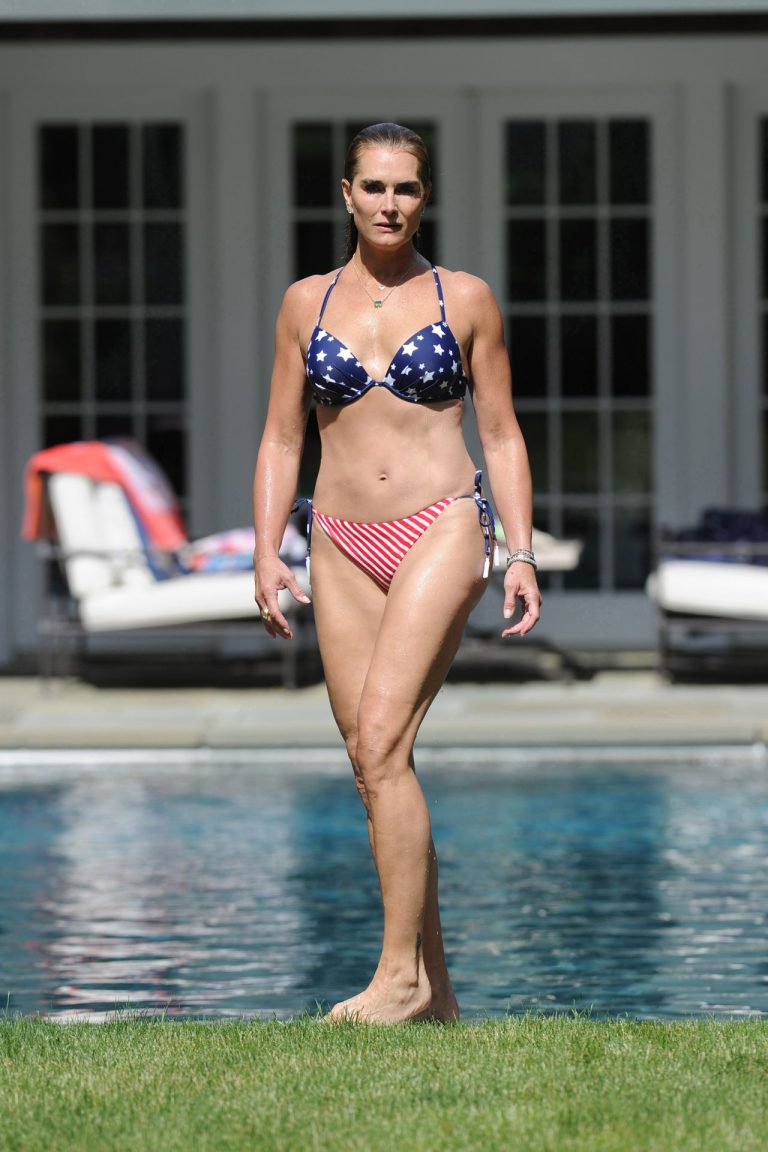 Bikini Clad Brooke Shields Emerges From The Pool Dramatically The Fappening