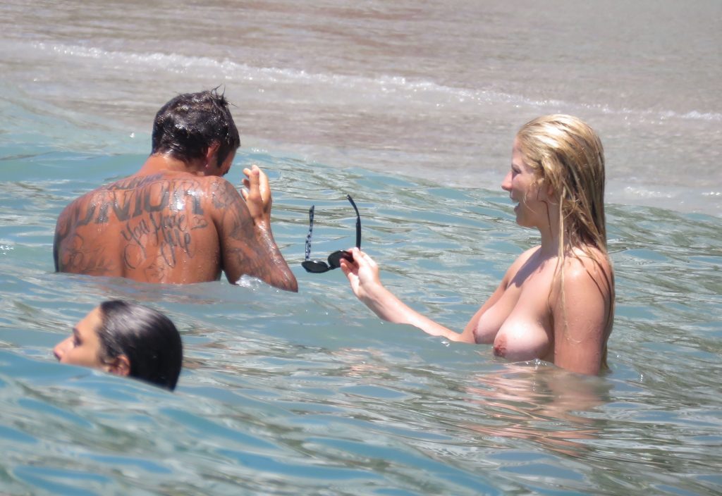 Sigrid Bernson caught topless on a beach in Marbella gallery, pic 22