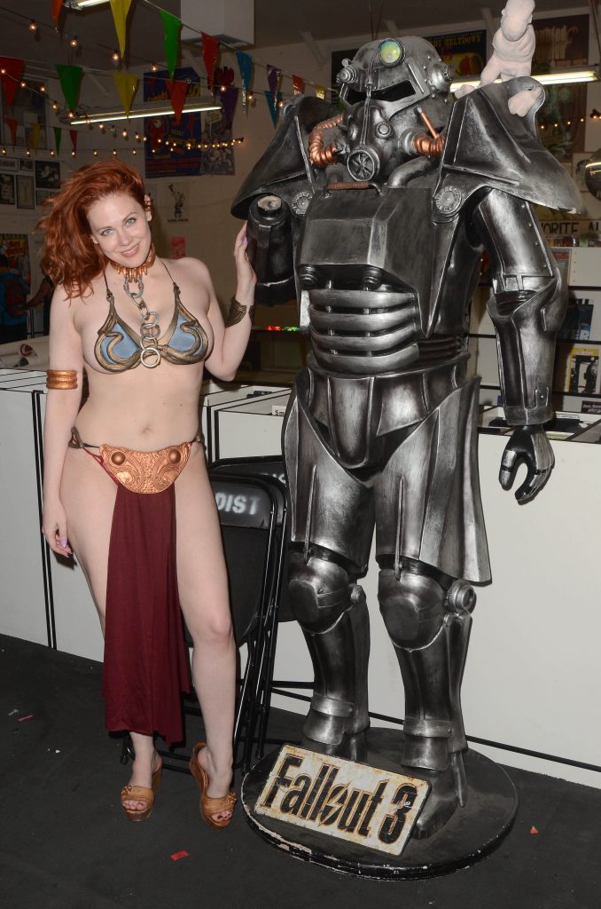 Maitland Ward posing in her Slave Leia costume at Meltdown Comics event gallery, pic 38