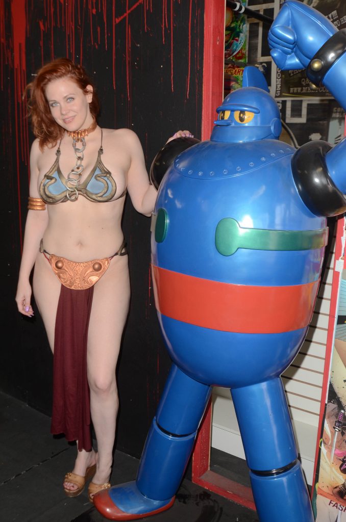 Maitland Ward posing in her Slave Leia costume at Meltdown Comics event gallery, pic 54