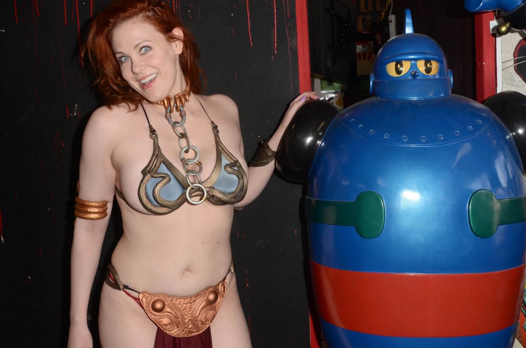 Maitland Ward posing in her Slave Leia costume at Meltdown Comics event gallery, pic 56