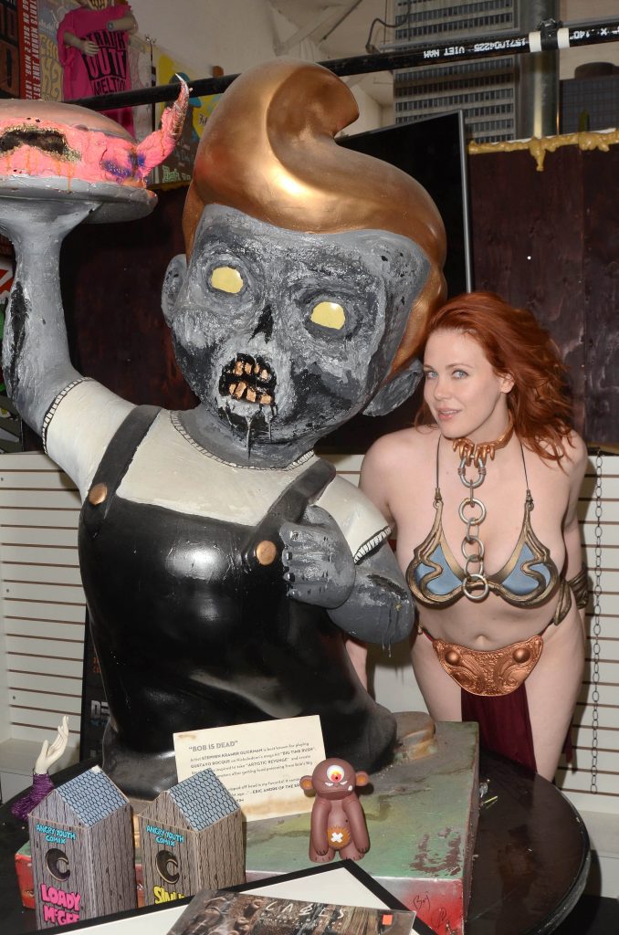 Maitland Ward posing in her Slave Leia costume at Meltdown Comics event gallery, pic 94