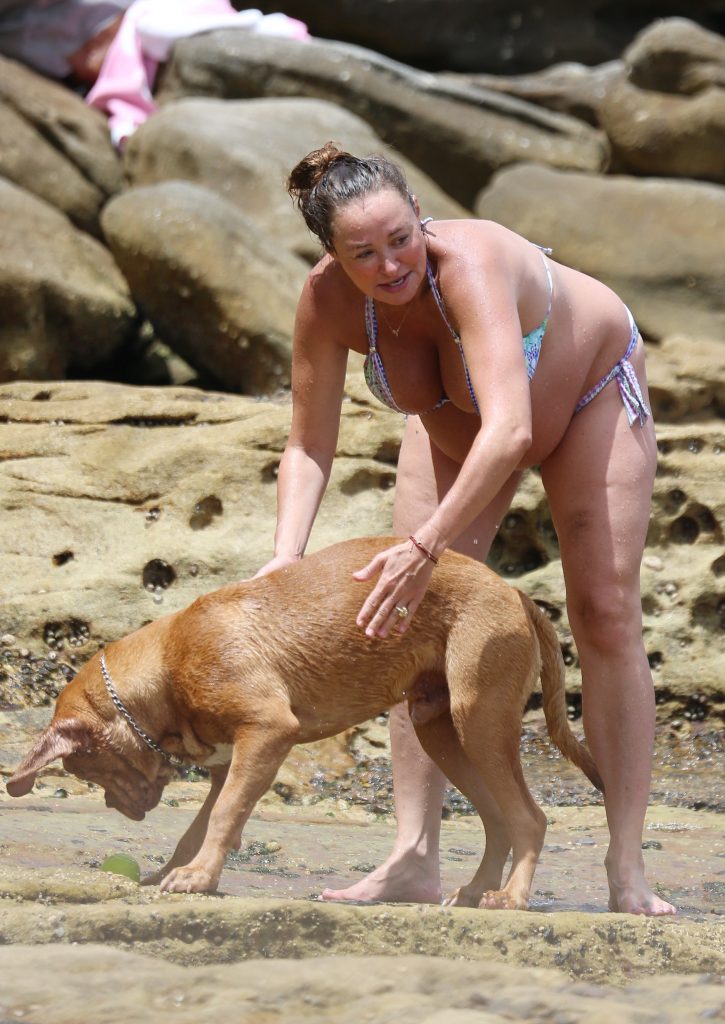Topless pictures of pregnant Camilla Franks at Australian beach gallery, pic 30