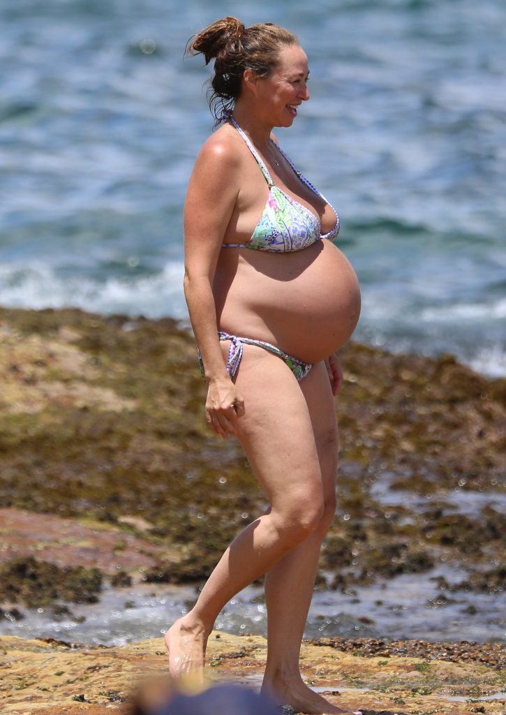 Topless pictures of pregnant Camilla Franks at Australian beach gallery, pic 34