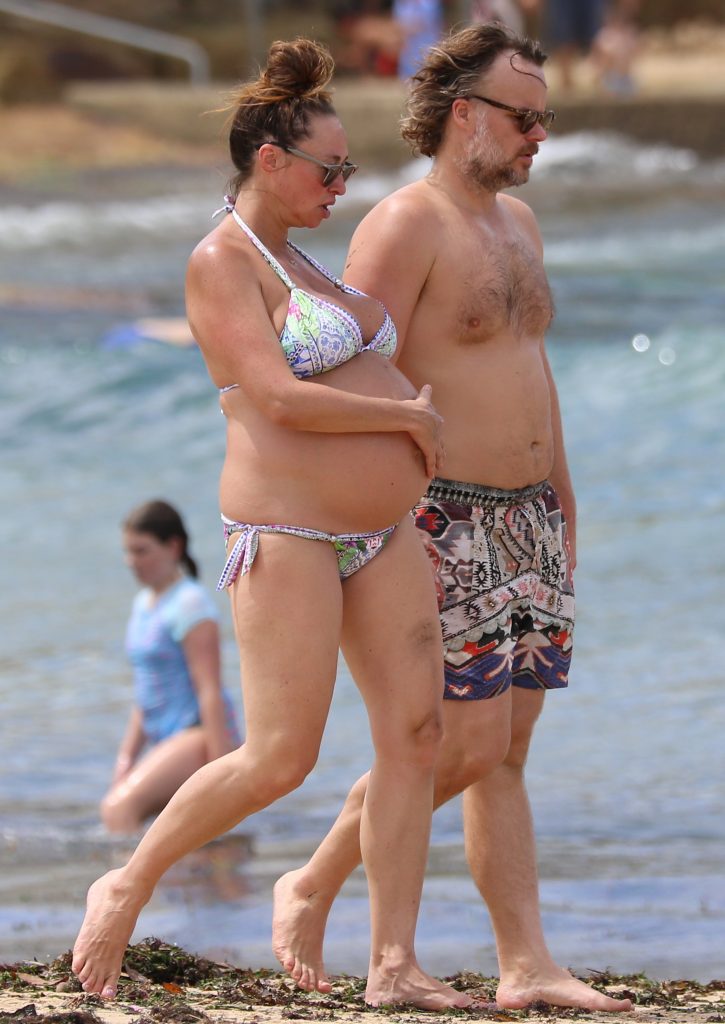 Topless pictures of pregnant Camilla Franks at Australian beach gallery, pic 4