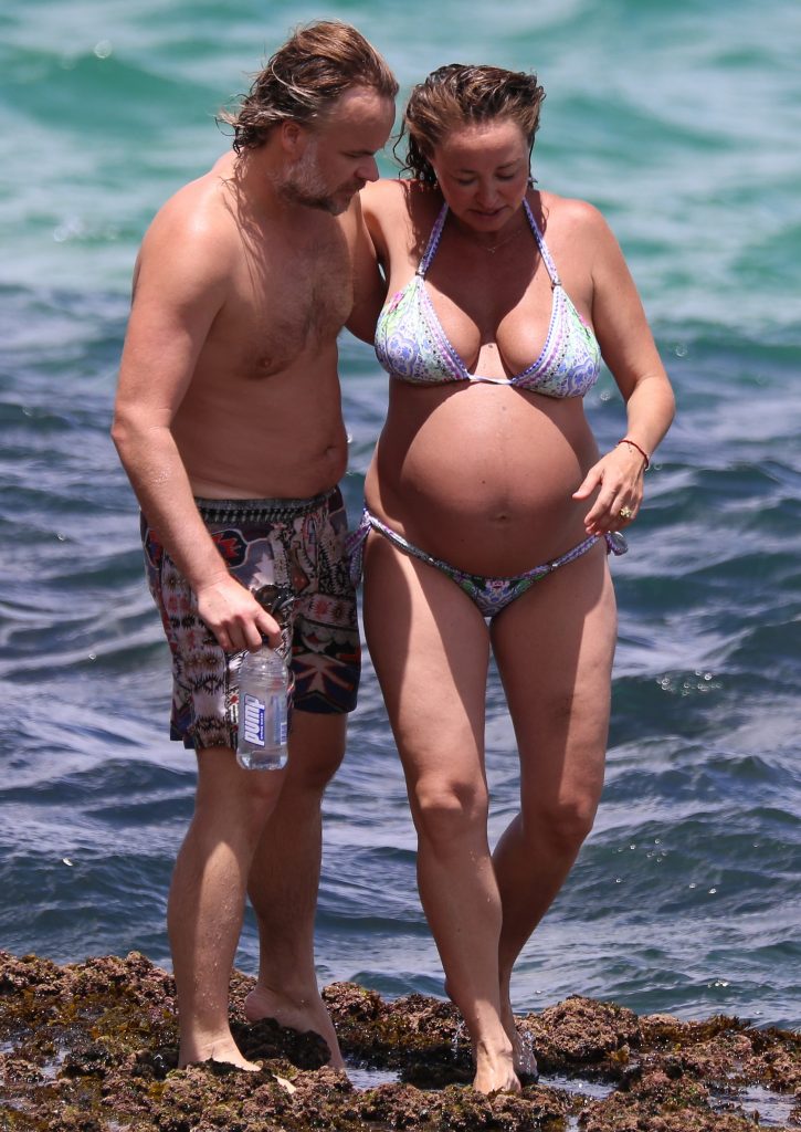 Topless pictures of pregnant Camilla Franks at Australian beach gallery, pic 40