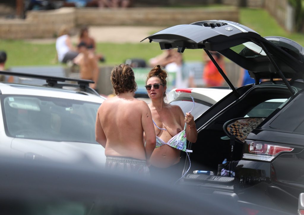 Topless pictures of pregnant Camilla Franks at Australian beach gallery, pic 70