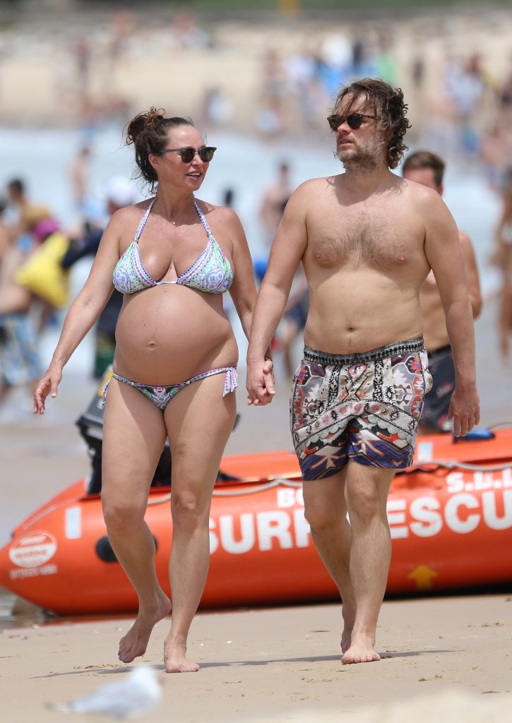 Topless pictures of pregnant Camilla Franks at Australian beach gallery, pic 10