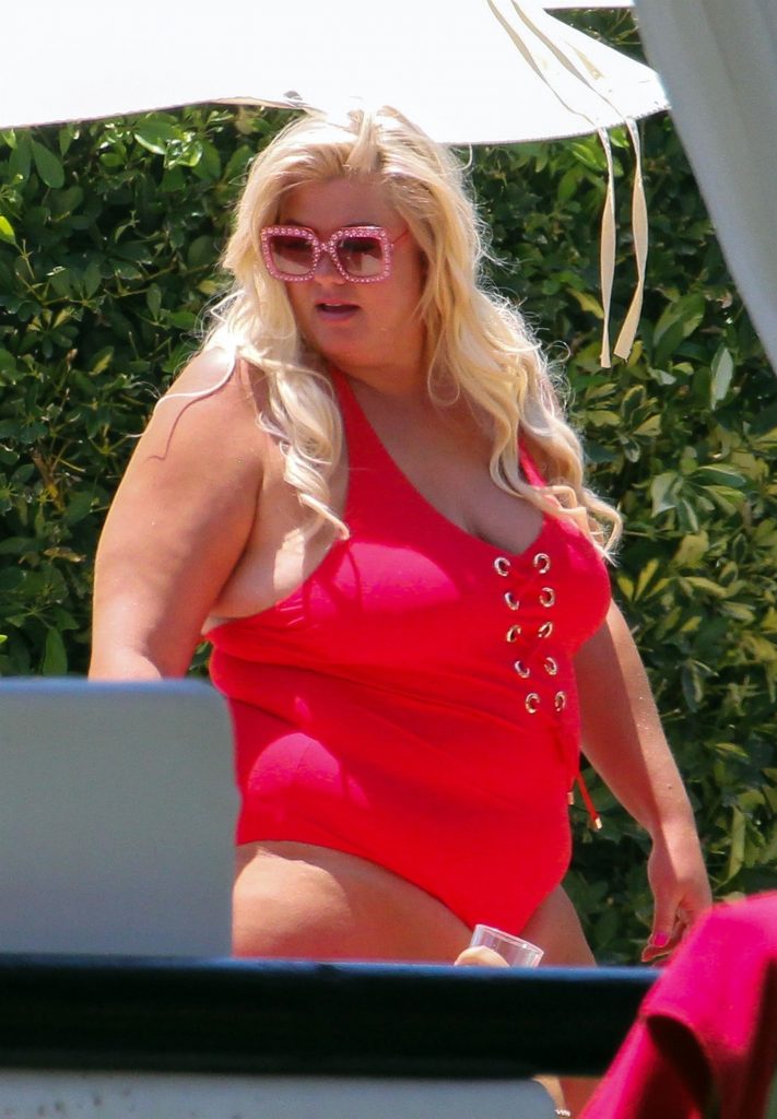 BBW blonde Gemma Collins baring her big fat knockers in Spain gallery, pic 24