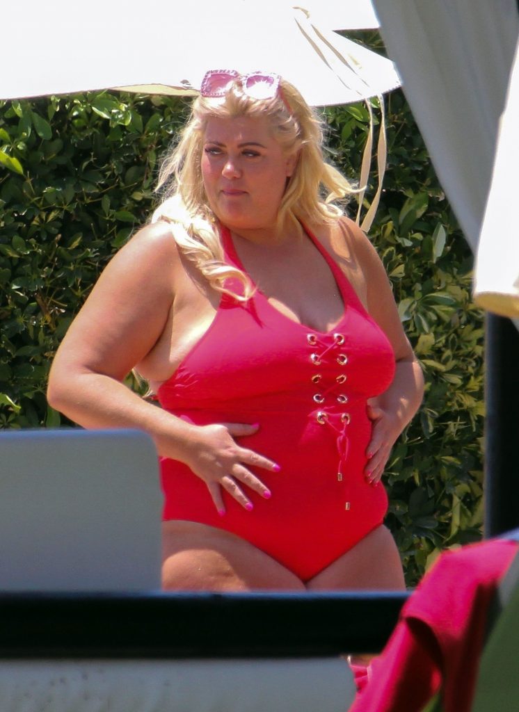 BBW blonde Gemma Collins baring her big fat knockers in Spain gallery, pic 4