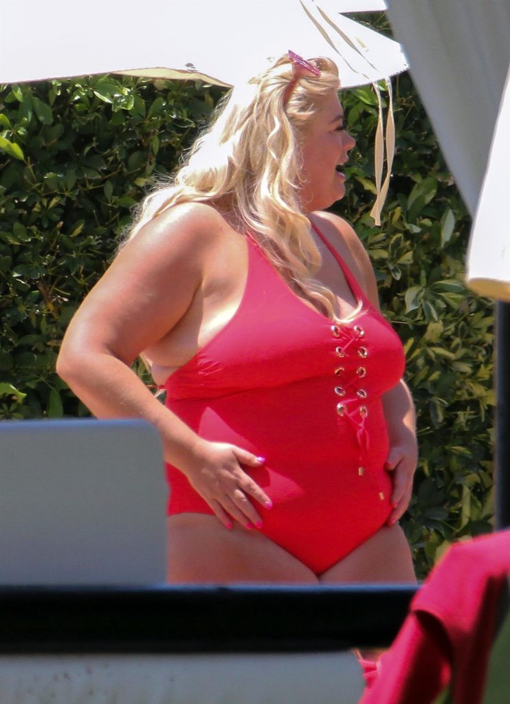 BBW blonde Gemma Collins baring her big fat knockers in Spain gallery, pic 14