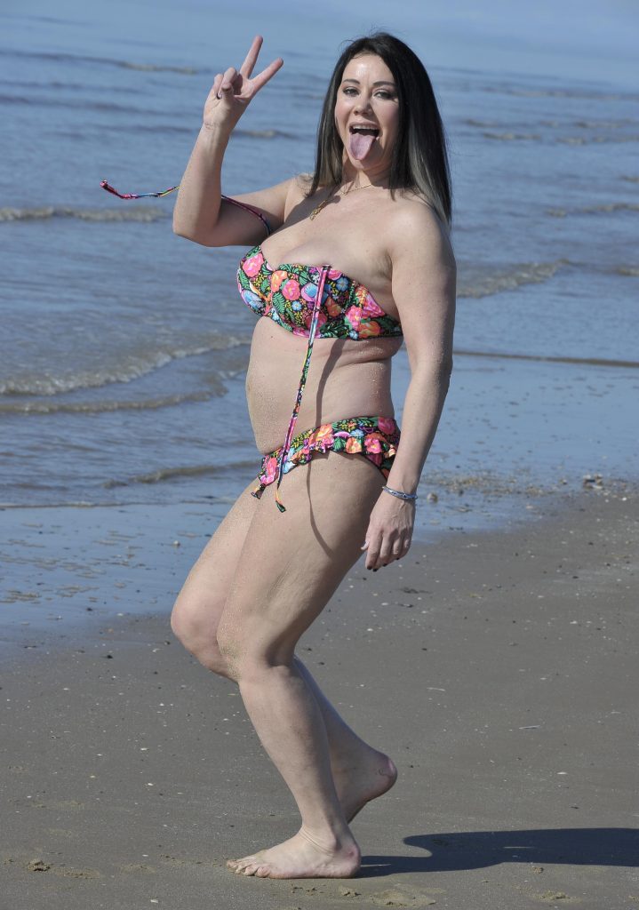 Shameless reality TV sensation Lisa Appleton showing her big tits on a beach gallery, pic 20