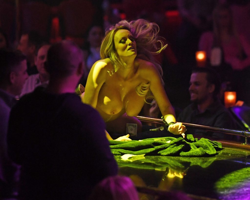 Stormy Daniels strips; puts on one hell of a show at Solid Gold strip club gallery, pic 210