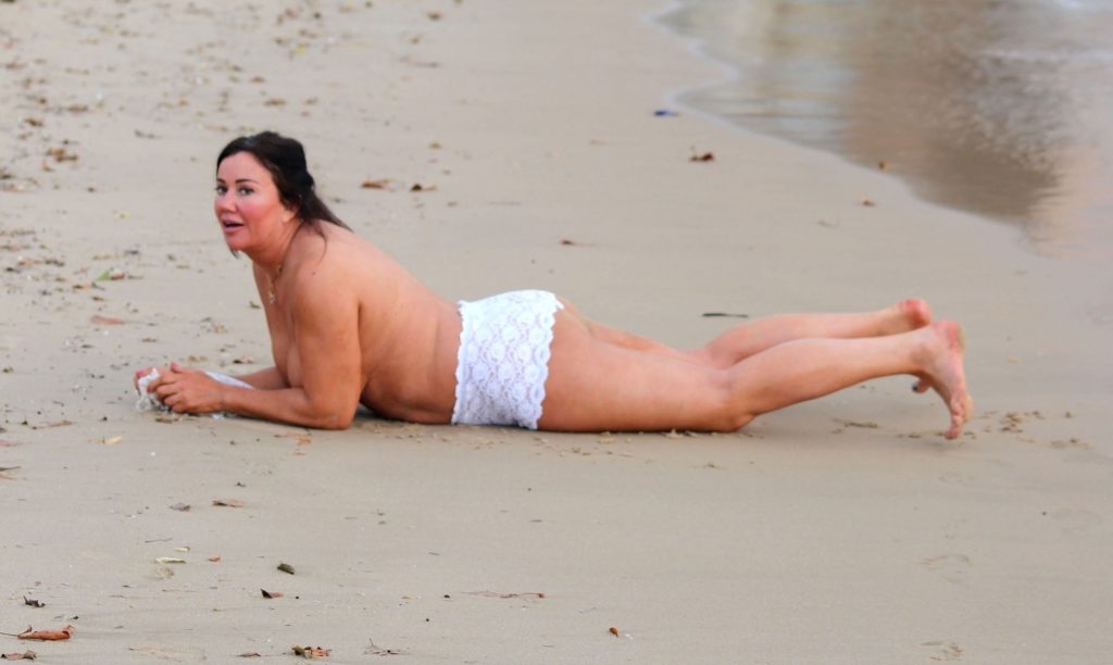 Chubby British MILF stuns in Spain: Lisa Appleton topless pics gallery, pic 28