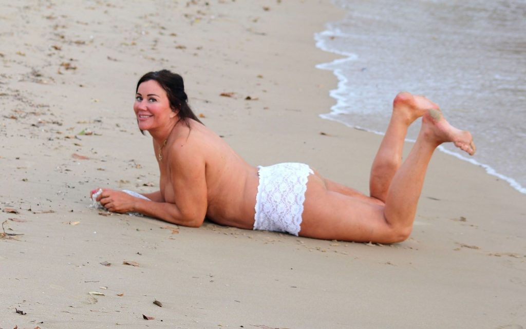 Chubby British MILF stuns in Spain: Lisa Appleton topless pics gallery, pic 30