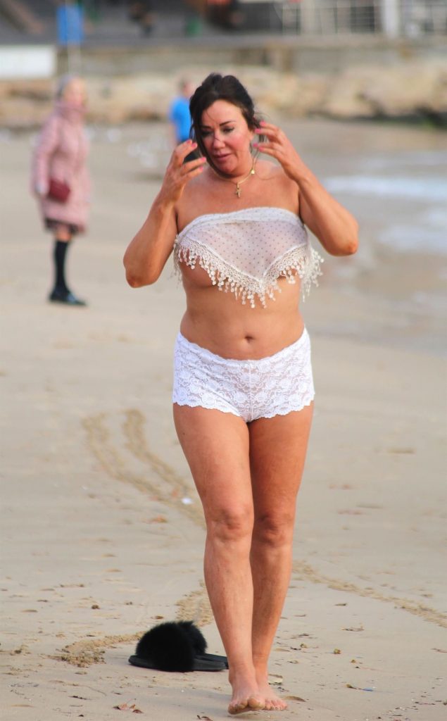 Chubby British MILF stuns in Spain: Lisa Appleton topless pics gallery, pic 114