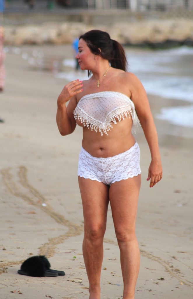 Chubby British MILF stuns in Spain: Lisa Appleton topless pics gallery, pic 116