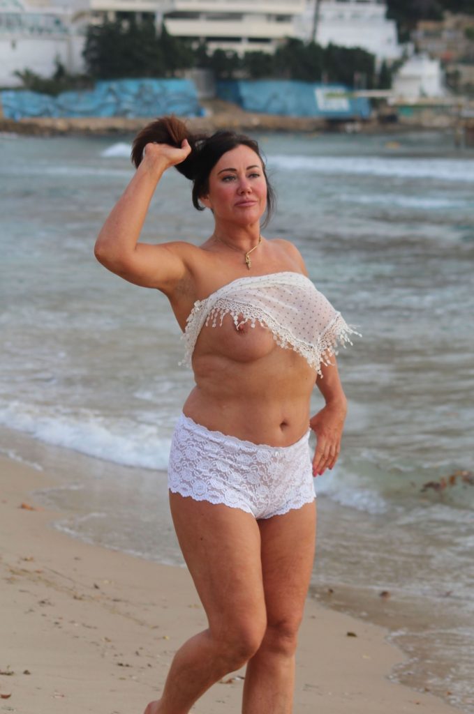 Chubby British MILF stuns in Spain: Lisa Appleton topless pics gallery, pic 124