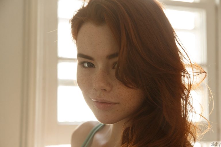 Sabrina Lynn Striking Incredibly Suggestive Poses In Her Underwear The Fappening 9579