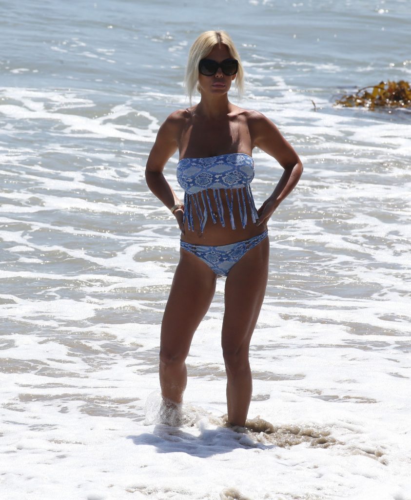 Sexy blonde Shauna Sand looking gorgeous in her bikini back at Malibu gallery, pic 166