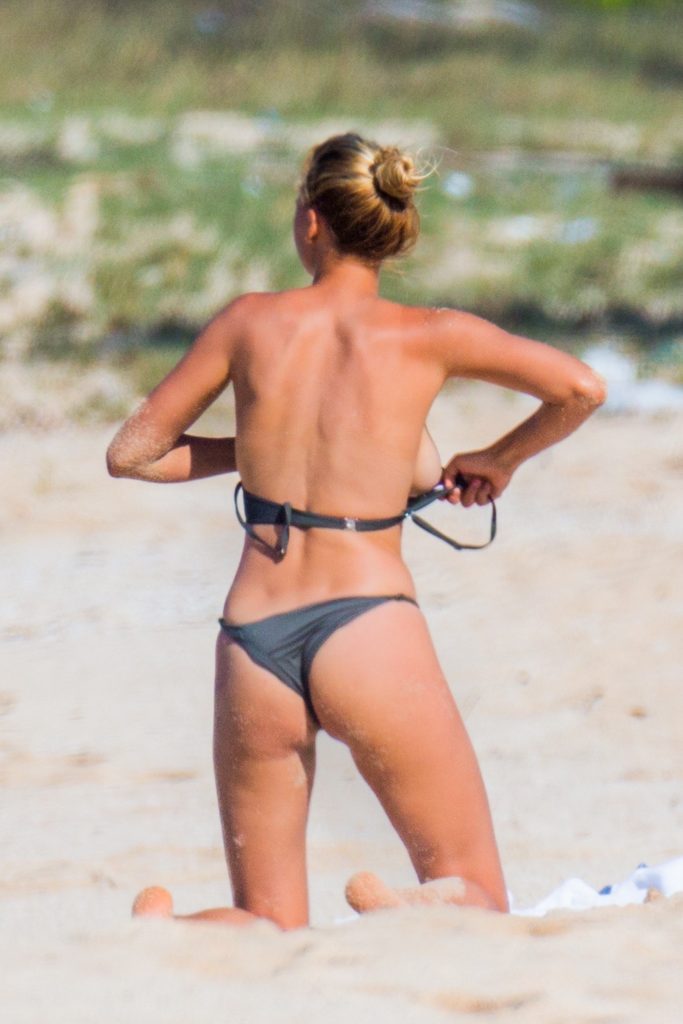 Kelly Rohrbach stuns as she takes off her top to sunbathe topless on a beach gallery, pic 10