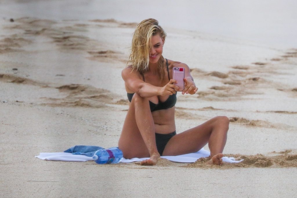 Kelly Rohrbach stuns as she takes off her top to sunbathe topless on a beach gallery, pic 100