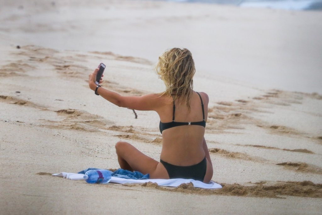 Kelly Rohrbach stuns as she takes off her top to sunbathe topless on a beach gallery, pic 106