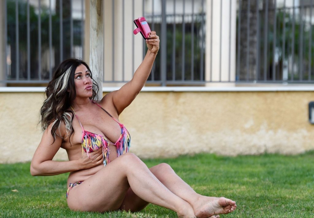 Lisa Appleton snapping sexy selfies in Spain  gallery, pic 14