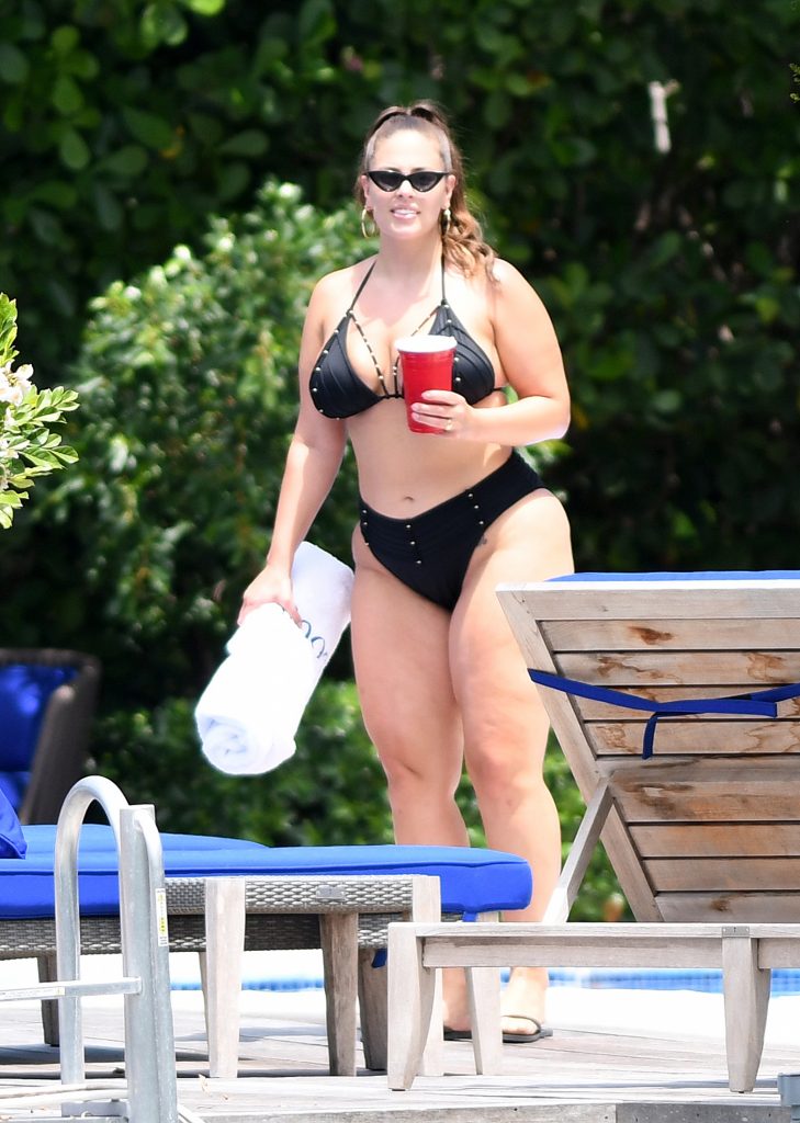 Ashley Graham exposing her extra-thick body in a black bikini gallery, pic 34