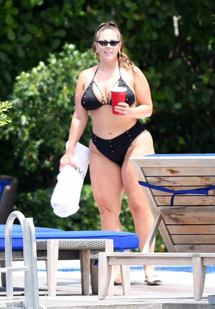 Ashley Graham exposing her extra-thick body in a black bikini gallery, pic 36