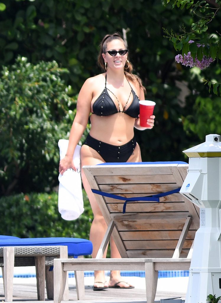 Ashley Graham exposing her extra-thick body in a black bikini gallery, pic 48