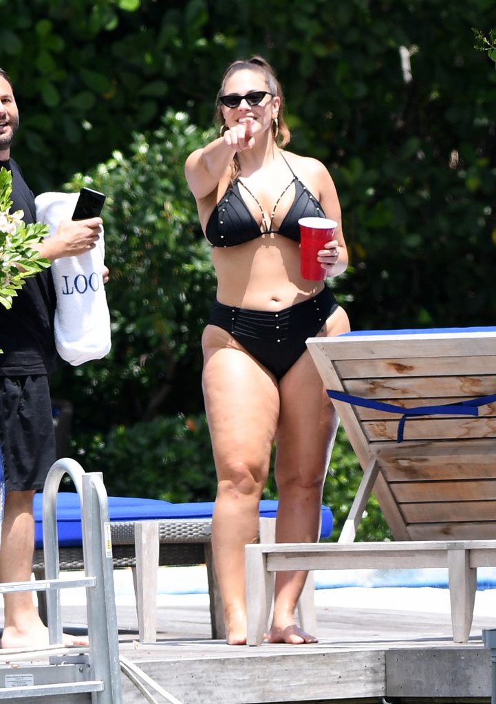 Ashley Graham exposing her extra-thick body in a black bikini gallery, pic 58