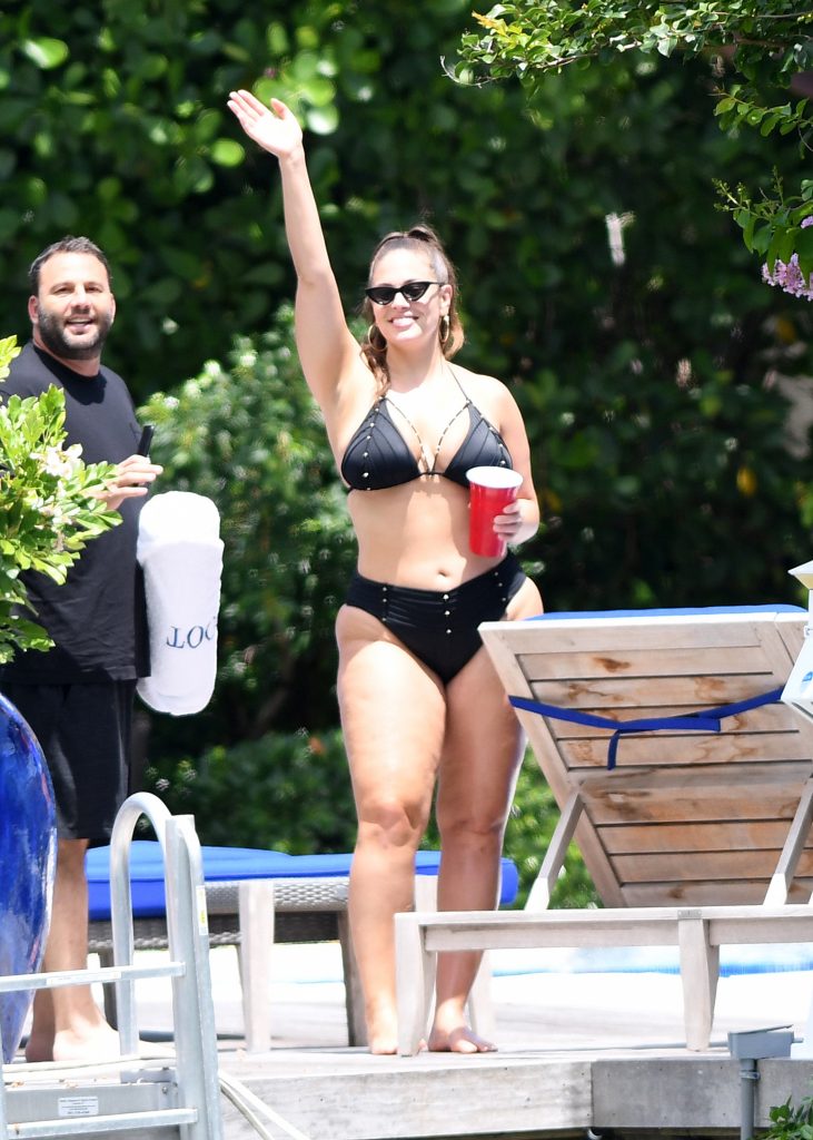 Ashley Graham exposing her extra-thick body in a black bikini gallery, pic 64