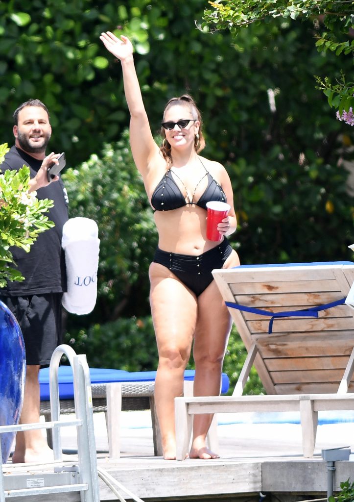 Ashley Graham exposing her extra-thick body in a black bikini gallery, pic 66