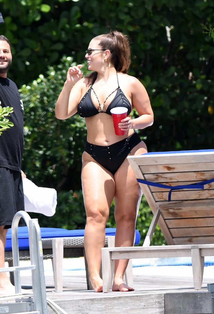 Ashley Graham exposing her extra-thick body in a black bikini gallery, pic 74