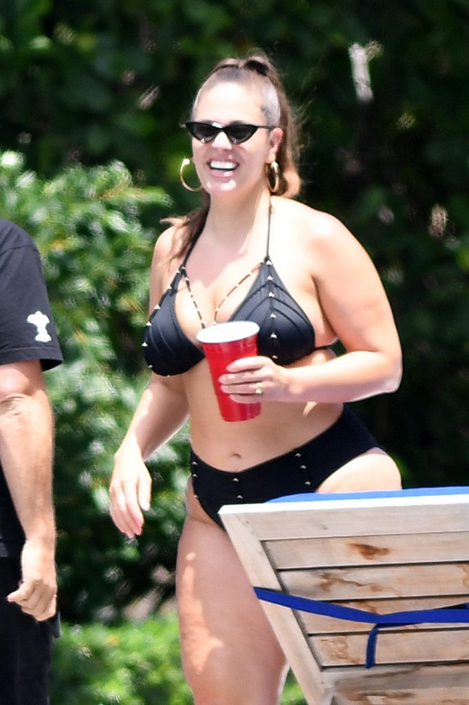 Ashley Graham exposing her extra-thick body in a black bikini gallery, pic 82