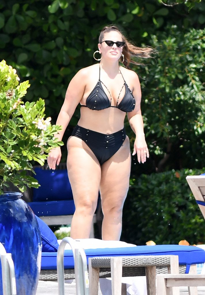 Ashley Graham exposing her extra-thick body in a black bikini gallery, pic 90