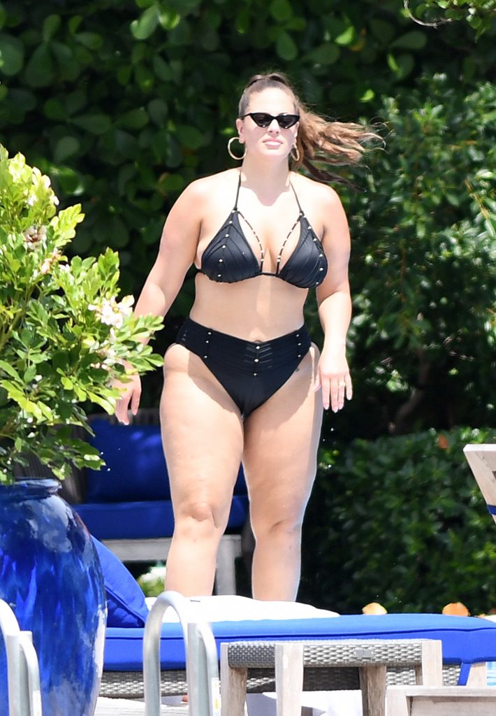 Ashley Graham exposing her extra-thick body in a black bikini gallery, pic 92