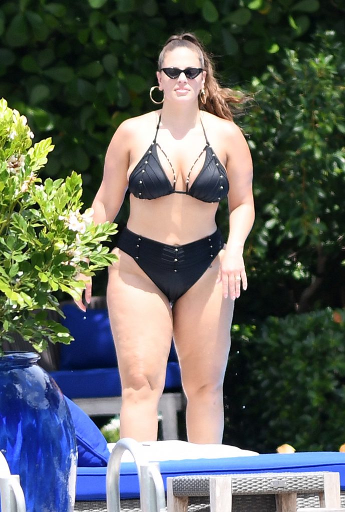 Ashley Graham exposing her extra-thick body in a black bikini gallery, pic 94