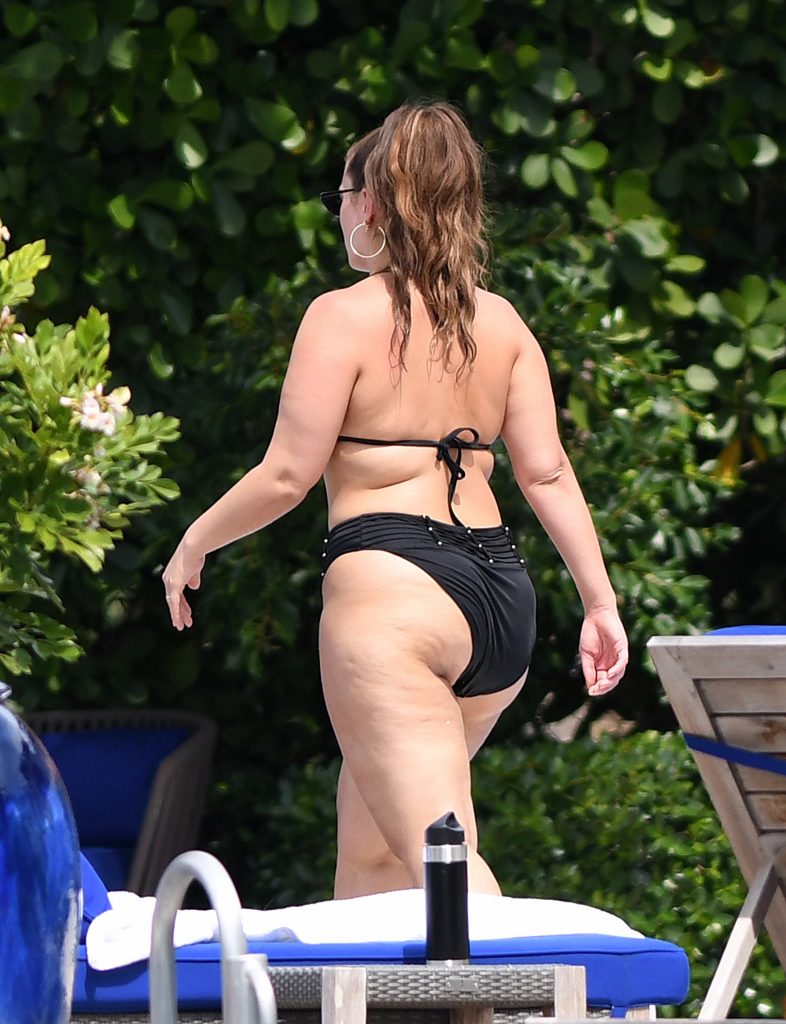 Ashley Graham exposing her extra-thick body in a black bikini gallery, pic 98