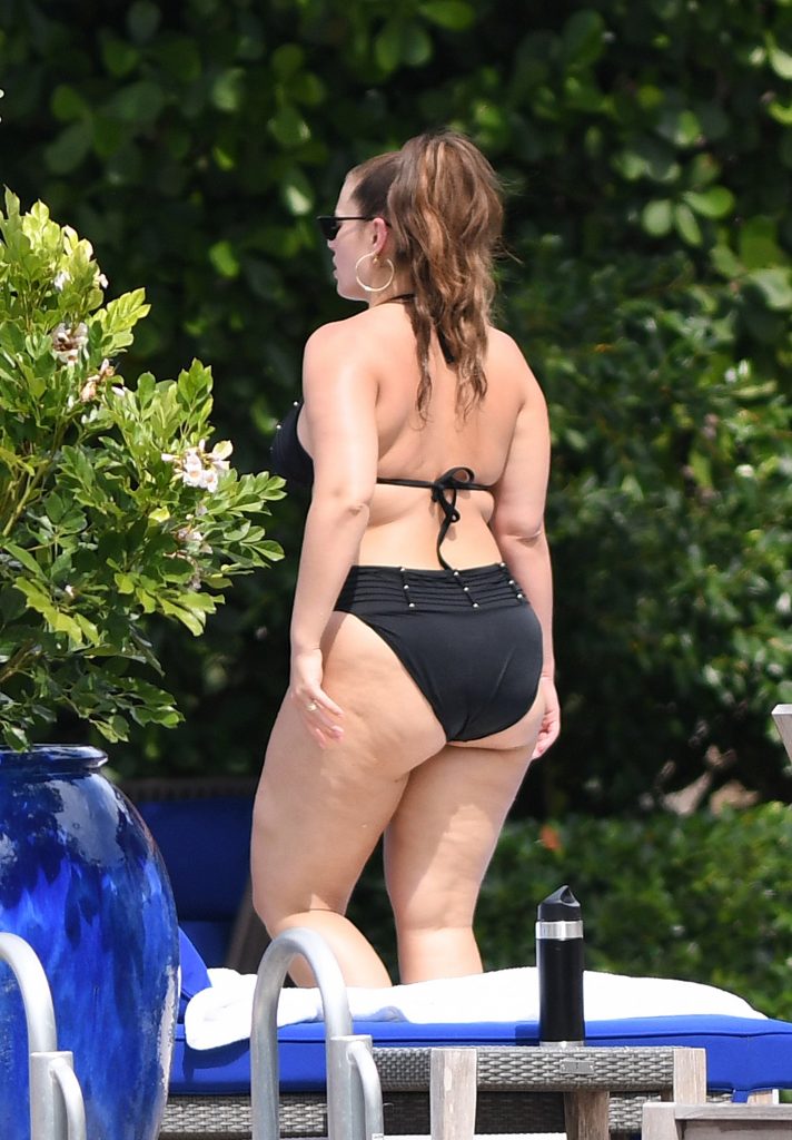 Ashley Graham exposing her extra-thick body in a black bikini gallery, pic 104