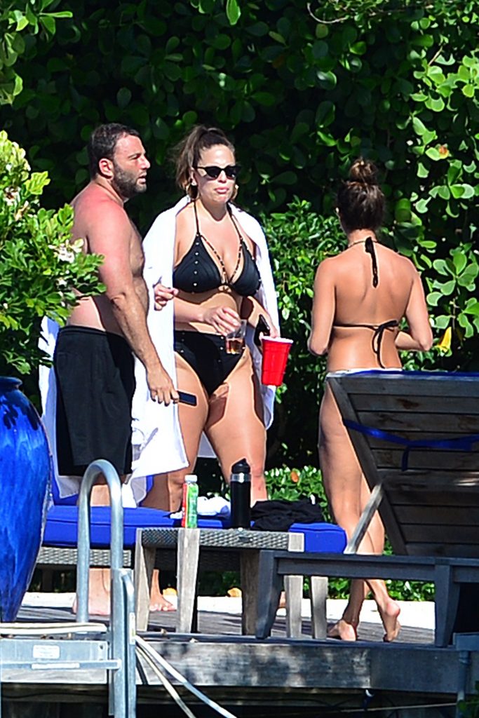 Ashley Graham exposing her extra-thick body in a black bikini gallery, pic 174