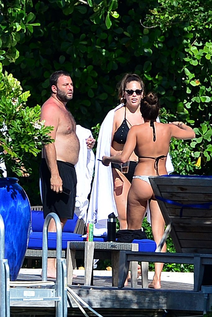 Ashley Graham exposing her extra-thick body in a black bikini gallery, pic 182