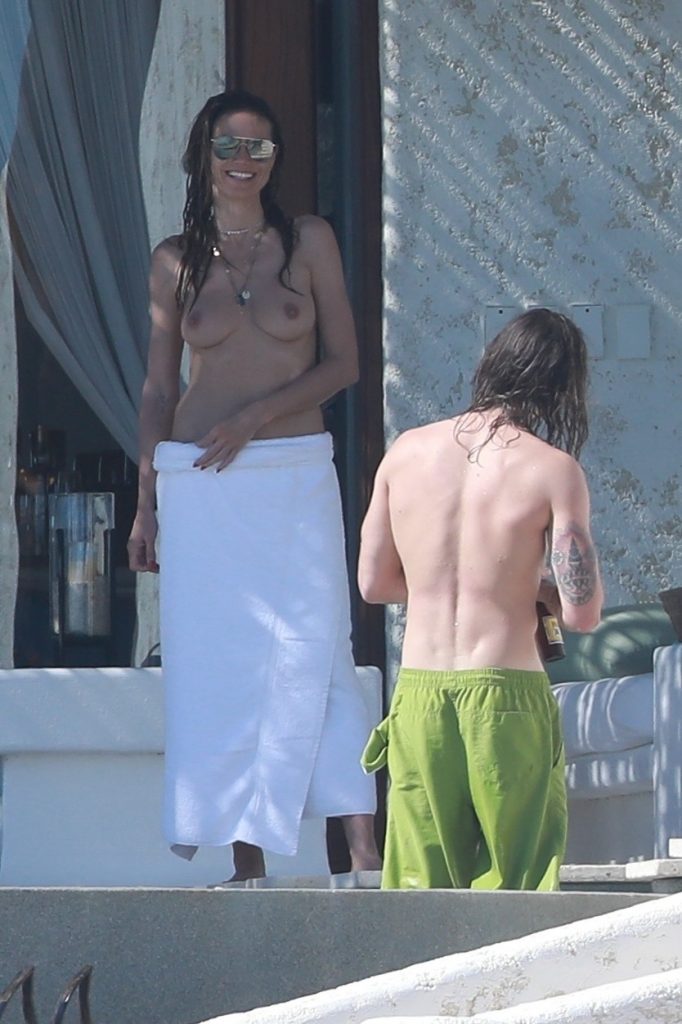 Topless Heidi Klum pictures: making out with her new boy toy  gallery, pic 488