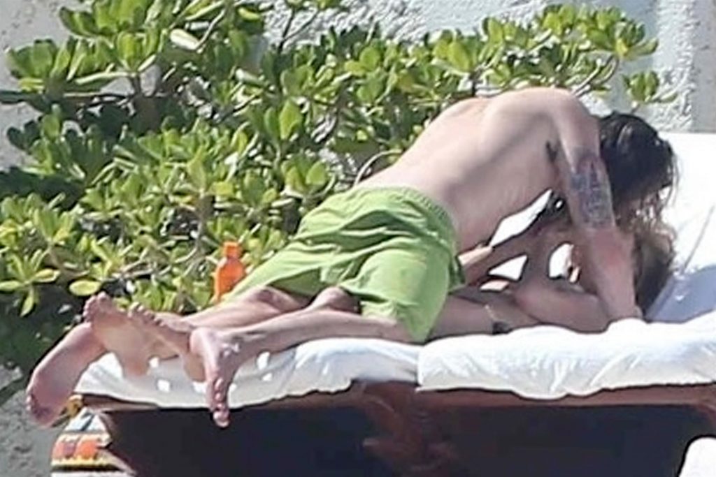 Topless Heidi Klum pictures: making out with her new boy toy  gallery, pic 248