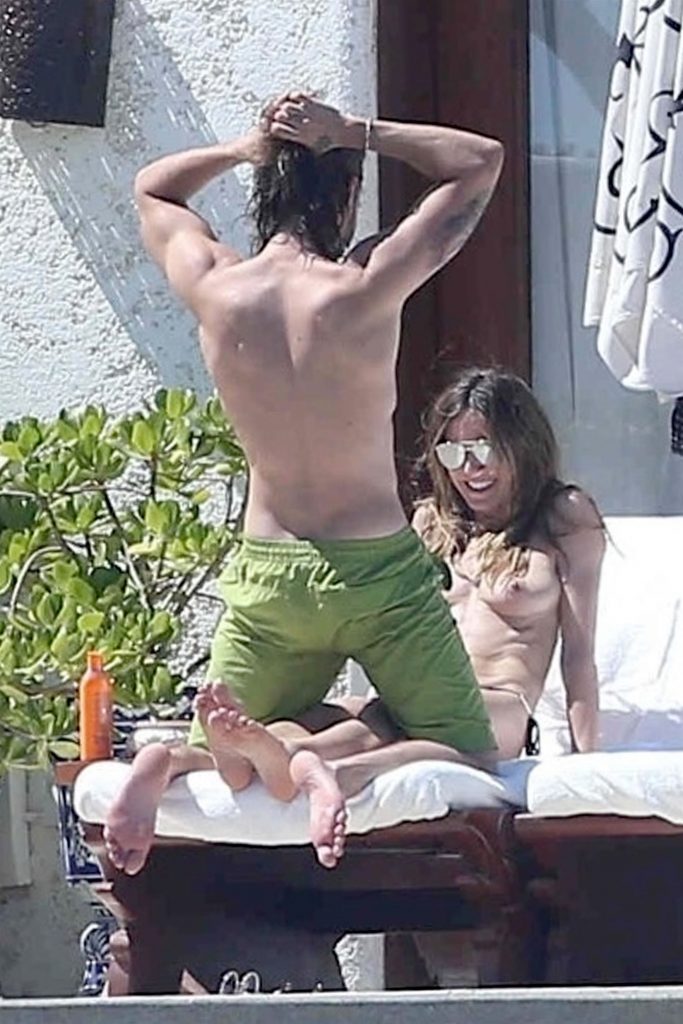 Topless Heidi Klum pictures: making out with her new boy toy  gallery, pic 240
