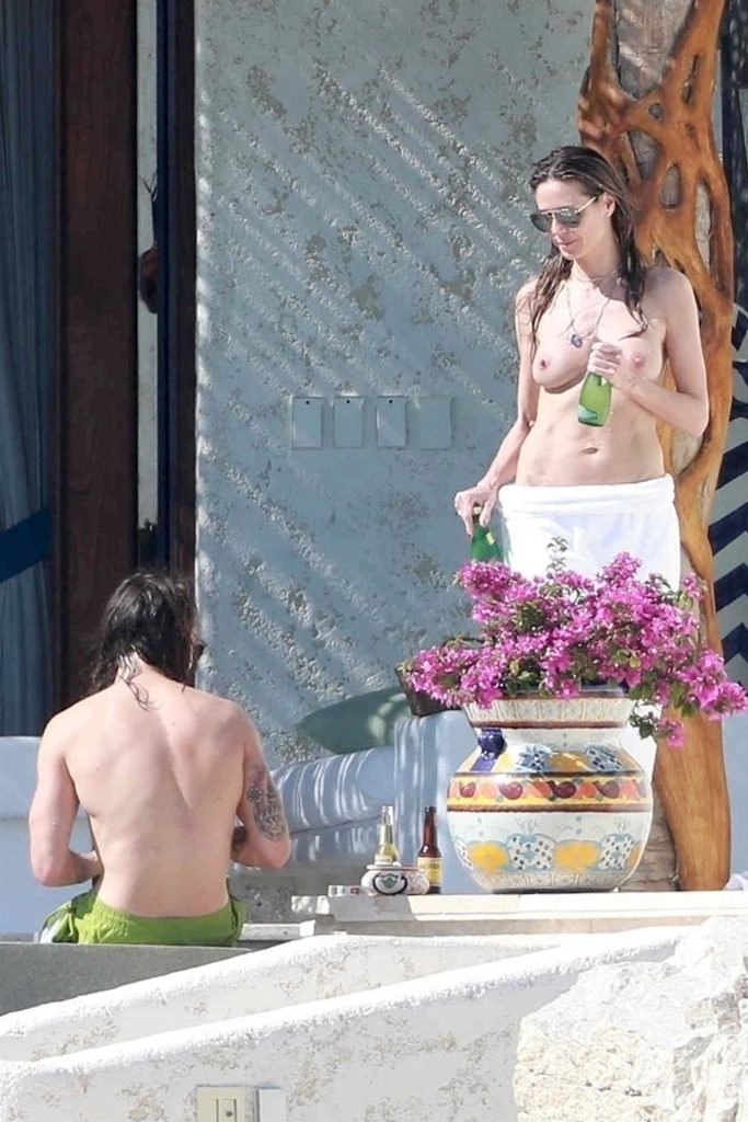Topless Heidi Klum pictures: making out with her new boy toy  gallery, pic 236