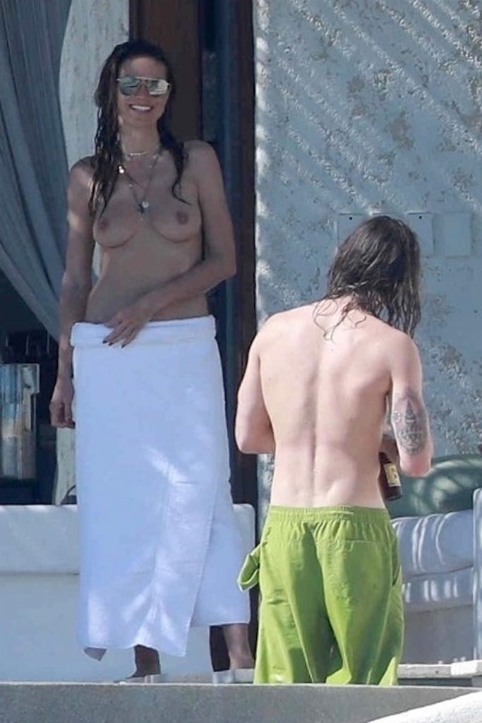 Topless Heidi Klum pictures: making out with her new boy toy  gallery, pic 234