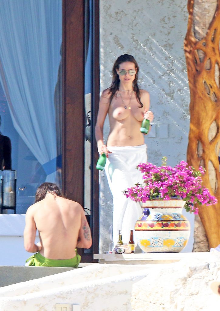 Topless Heidi Klum pictures: making out with her new boy toy  gallery, pic 214
